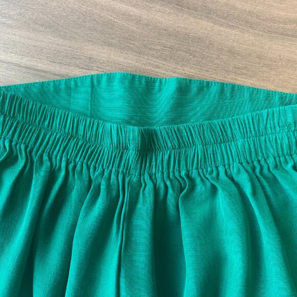 Sophisticated Emerald Green Notched Collar Crop Top & Matching Culottes - Picture 10 of 14